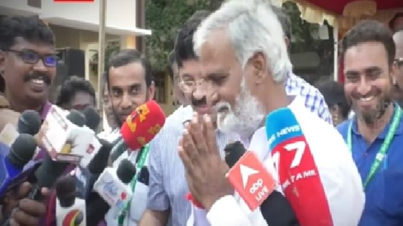 ஆ.ராசா சர்ச்சை பேச்சு விவகாரம் குறித்து கேள்வி... தொடர்ந்து தவிர்த்து வரும் அமைச்சர் சேகர்பாபு!!