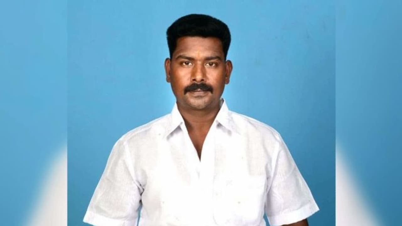 കുവൈത്തിൽ തൊഴിലുടമ കൊലപ്പെടുത്തിയ തമിഴ്നാട് സ്വദേശിയുടെ മൃതദേഹം നാട്ടിലെത്തിക്കുന്നതിൽ അനിശ്ചിതത്വം കുവൈത്തിൽ തൊഴിലുടമ കൊലപ്പെടുത്തിയ തമിഴ്നാട് സ്വദേശിയുടെ മൃതദേഹം നാട്ടിലെത്തിക്കുന്നതിൽ അനിശ്ചിതത്വം