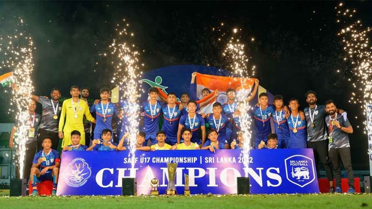 भारत कैसे बना SAFF U 17 कप का चैंपियन, नेपाली कप्तान ने कोहनी मारने का दांव भी खेला लेकिन न मैच जीत पाए न दिल भारत कैसे बना SAFF U 17 कप का चैंपियन, नेपाली कप्तान ने कोहनी मारने का दांव भी खेला लेकिन न मैच जीत पाए न दिल