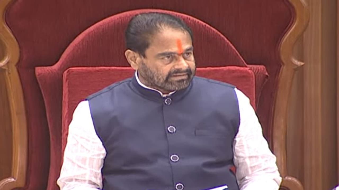 తాను గౌతమ బుద్దుడిని కాదన్న స్పీకర్ తమ్మినేని.. ఇక పోడియం దగ్గరకు వస్తే ఆటోమేటిక్ సస్పెన్షన్..! తాను గౌతమ బుద్దుడిని కాదన్న స్పీకర్ తమ్మినేని.. ఇక పోడియం దగ్గరకు వస్తే ఆటోమేటిక్ సస్పెన్షన్..!