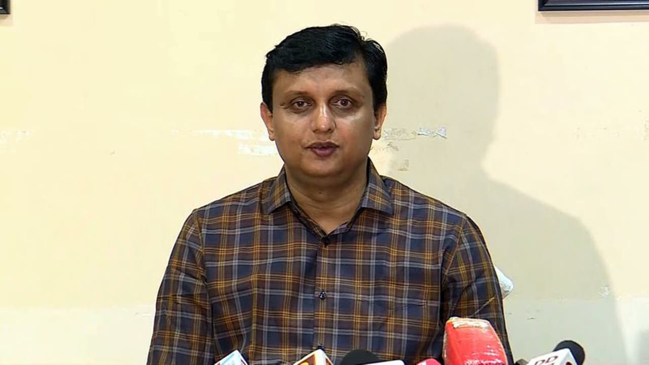 തിരുവനന്തപുരം നഗരസഭ റോഡ് വാടകക്ക് നൽകിയതിൽ വിവാദം, റിപ്പോർട്ട് തേടി മന്ത്രി റിയാസ് തിരുവനന്തപുരം നഗരസഭ റോഡ് വാടകക്ക് നൽകിയതിൽ വിവാദം, റിപ്പോർട്ട് തേടി മന്ത്രി റിയാസ്