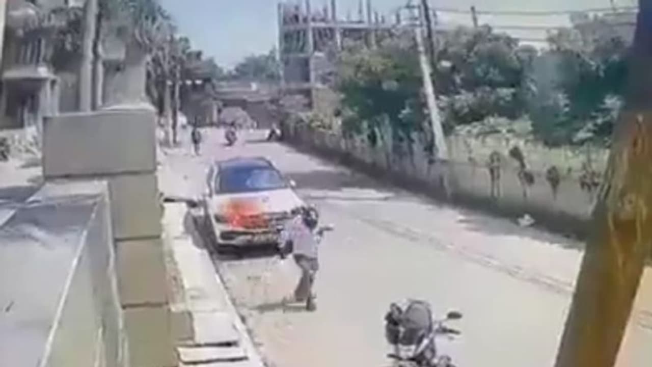 కూలీ డబ్బులు ఇవ్వ‌లేద‌ని కోటి రూపాయిల మెర్సిడెస్ బెంజ్‌ను కాల్చిన కార్మికుడు..ఎక్క‌డంటే ? 