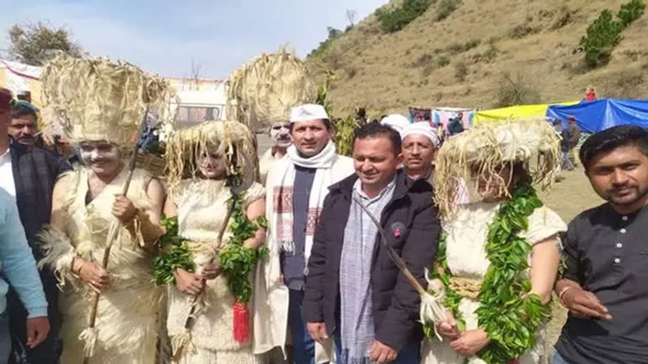 क्यों सुर्खियों में हैं हट्टी समुदाय, लड़की जंचे, तो जाति भूल कर लेते हैं शादी, खुम्बली में निपटते हैं मसले क्यों सुर्खियों में हैं हट्टी समुदाय, लड़की जंचे, तो जाति भूल कर लेते हैं शादी, खुम्बली में निपटते हैं मसले