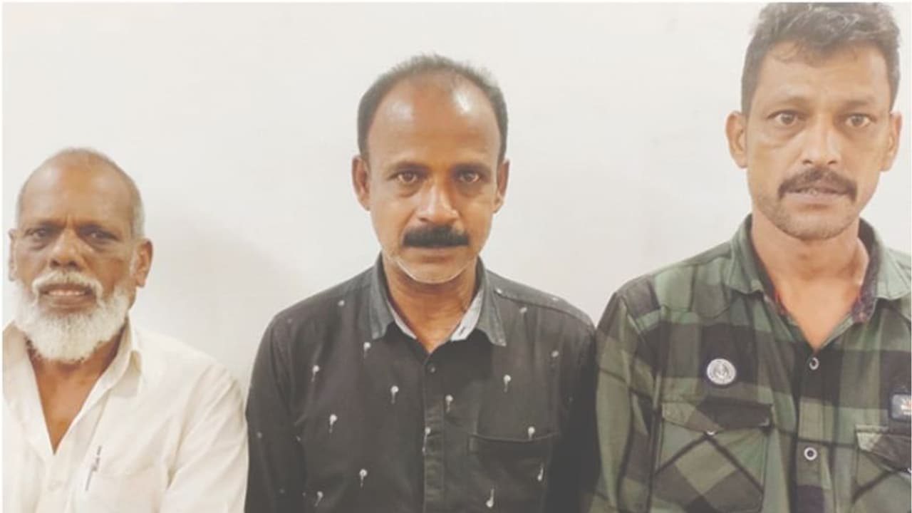 സംശയം തോന്നി പൊക്കി, ചോദ്യം ചെയ്യലില് പുറത്തായത് വാഹനമോഷണക്കേസ്; മൂന്ന് പേര് പിടിയില് സംശയം തോന്നി പൊക്കി, ചോദ്യം ചെയ്യലില് പുറത്തായത് വാഹനമോഷണക്കേസ്; മൂന്ന് പേര് പിടിയില്