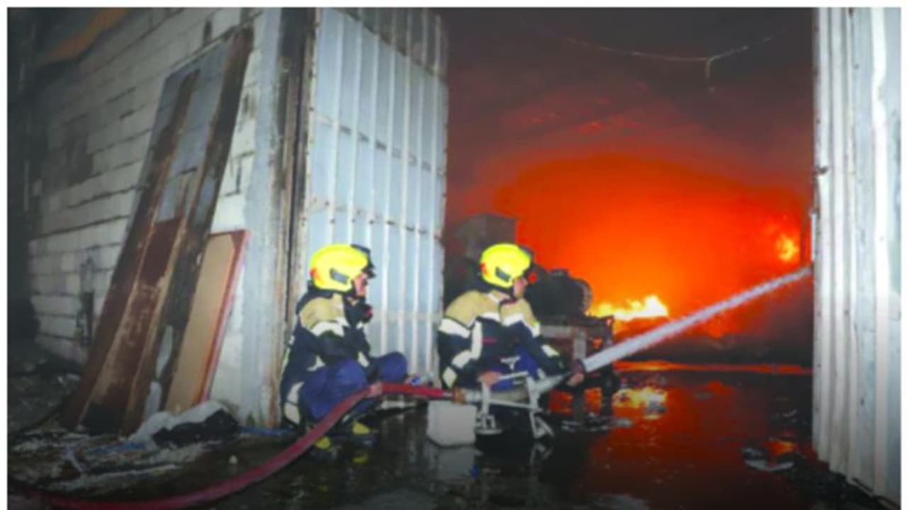 ബഹ്റൈനിലെ മൂന്ന് ഗോഡൗണുകളില്‍ തീപിടുത്തം; ഒരാള്‍ക്ക് പരിക്കേറ്റു