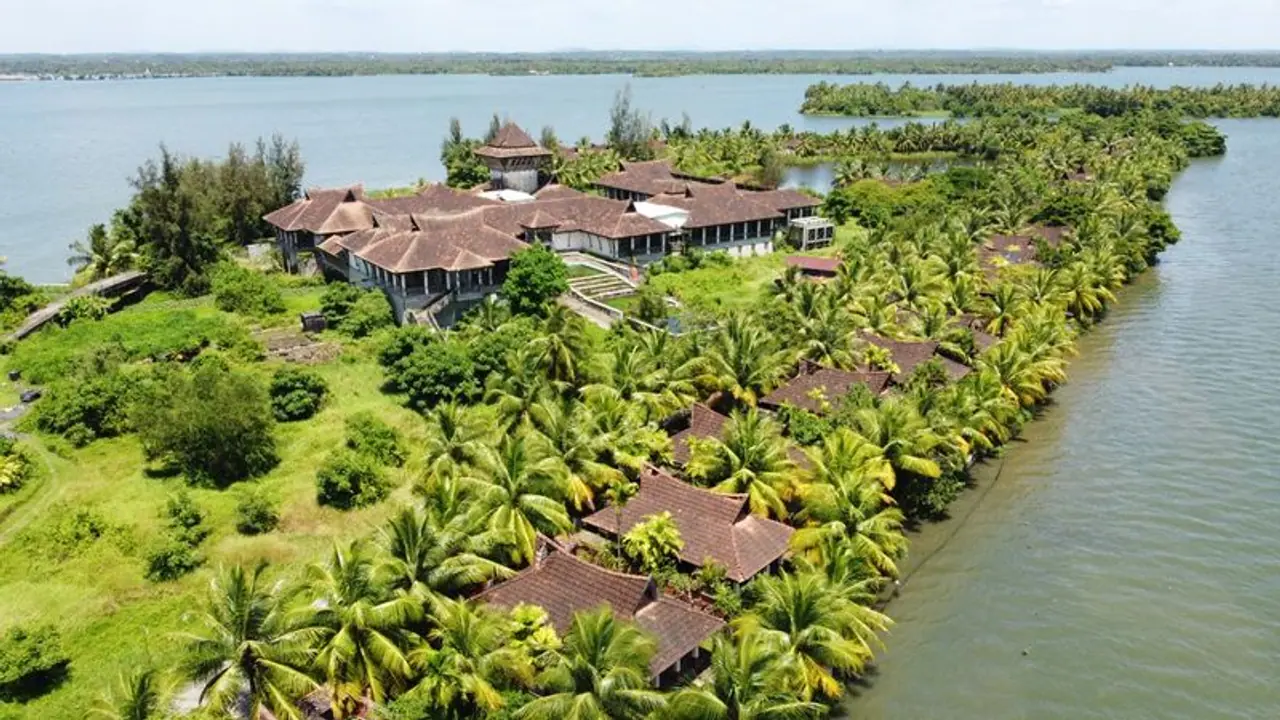 Kerala: Demolition of Kapico resort main building begins after SC rap