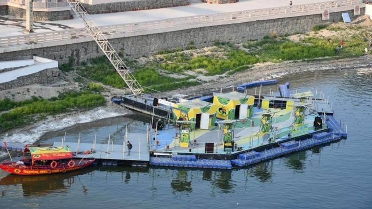 वाराणसी में बने दुनिया के पहले फ्लोटिंग सीएनजी स्टेशन ने बाढ़ को भी दी मात, जानिए क्या है खासियत वाराणसी में बने दुनिया के पहले फ्लोटिंग सीएनजी स्टेशन ने बाढ़ को भी दी मात, जानिए क्या है खासियत