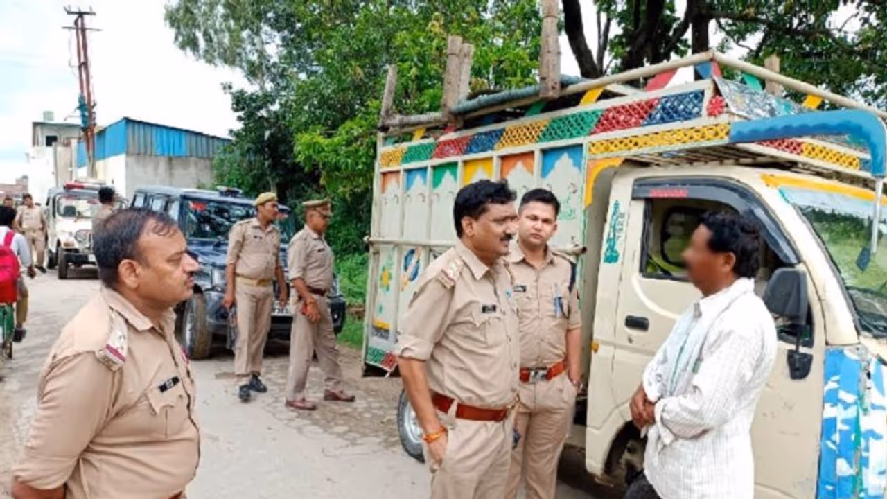 संभल में युवती को भगा ले गया मुस्लिम युवक, नाराज हिंदू परिवार ने पलायन की दी धमकी तब हरकत में आई पुलिस