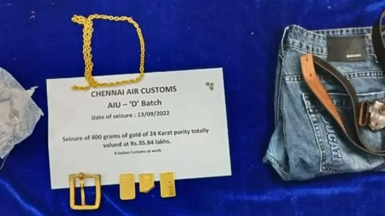 சென்னை விமான நிலையத்தில் ஜீன்ஸ் பான்டில் , கழிப்பறையில் தங்கம்; அதிகாரிகள் அதிர்ச்சி!! சென்னை விமான நிலையத்தில் ஜீன்ஸ் பான்டில் , கழிப்பறையில் தங்கம்; அதிகாரிகள் அதிர்ச்சி!!