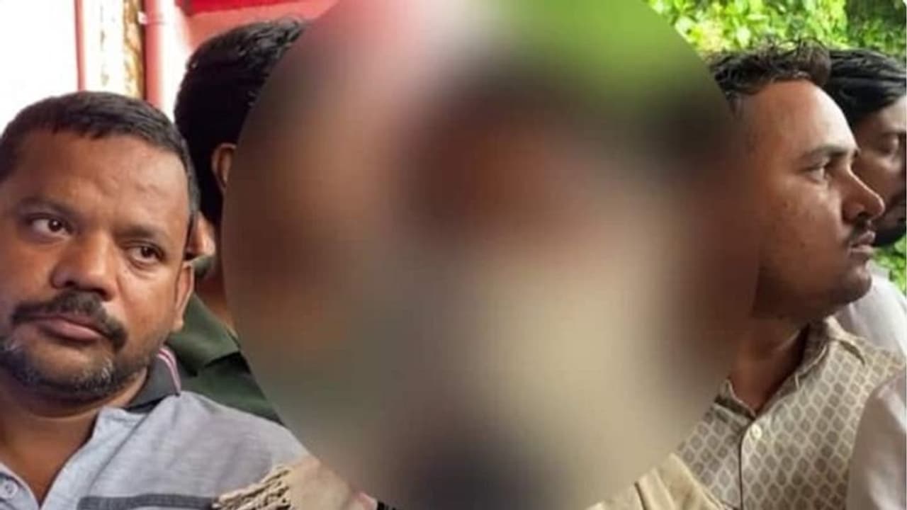 लखीमपुर: गिरफ्तारी से नहीं चलेगा काम, दोषियों को दी जाए फांसी की सजा, मृतका के पिता ने किया बड़ा खुलासा लखीमपुर: गिरफ्तारी से नहीं चलेगा काम, दोषियों को दी जाए फांसी की सजा, मृतका के पिता ने किया बड़ा खुलासा