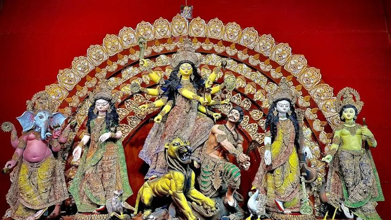 নয়টি নামে পুজিত হন দেবী, তাঁর দশ অস্ত্রের রয়েছে ভিন্ন ব্যাখ্যা, জেনে নিন দেবী দুর্গার আগমন প্রসঙ্গে নয়টি নামে পুজিত হন দেবী, তাঁর দশ অস্ত্রের রয়েছে ভিন্ন ব্যাখ্যা, জেনে নিন দেবী দুর্গার আগমন প্রসঙ্গে