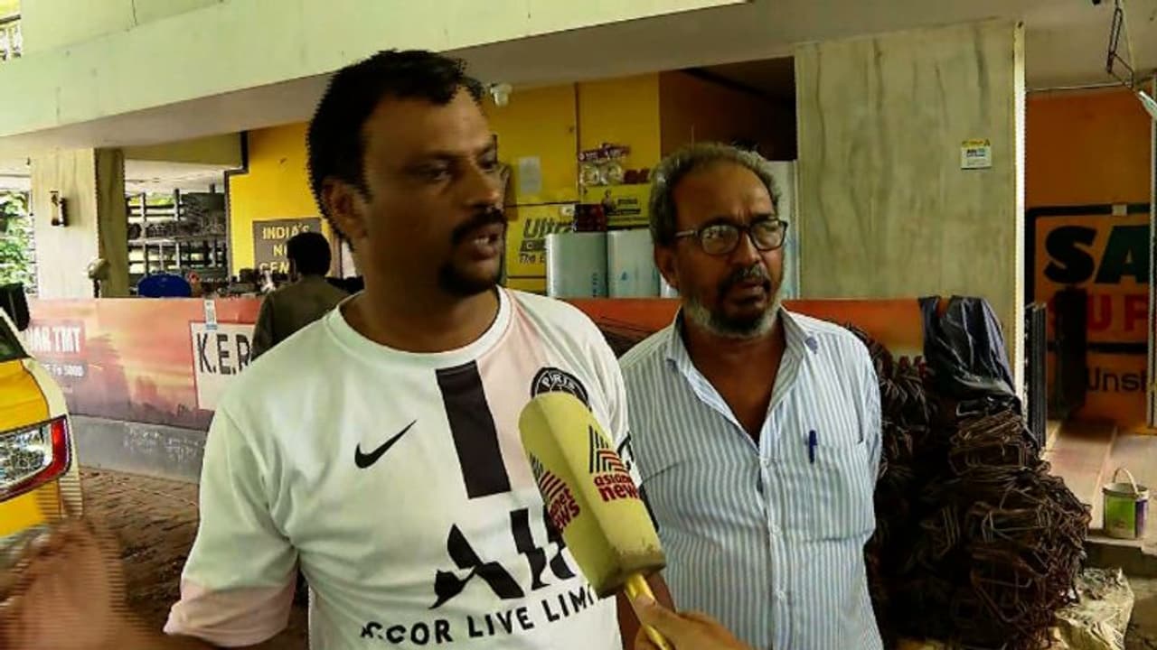 കയറ്റിറക്ക് തൊഴിലാളികളുമായി തര്ക്കം; ലോഡിറക്കാനാകുന്നില്ലെന്ന് സ്ഥാപന ഉടമ, ലോഡ് തിരിച്ചയച്ചു കയറ്റിറക്ക് തൊഴിലാളികളുമായി തര്ക്കം; ലോഡിറക്കാനാകുന്നില്ലെന്ന് സ്ഥാപന ഉടമ, ലോഡ് തിരിച്ചയച്ചു