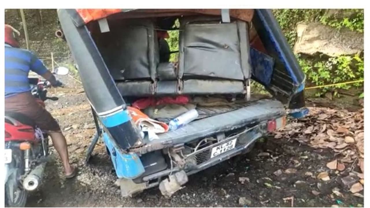 അതിരപ്പിള്ളി വെള്ളച്ചാട്ടം കാണാനെത്തിയ യുവതി വാഹനാപകടത്തില് മരിച്ചു അതിരപ്പിള്ളി വെള്ളച്ചാട്ടം കാണാനെത്തിയ യുവതി വാഹനാപകടത്തില് മരിച്ചു