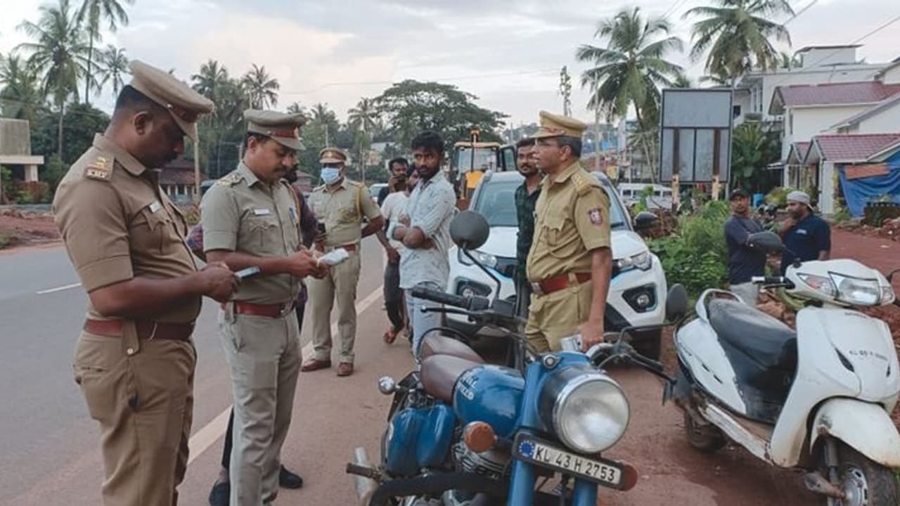 ഓഫീസിൽ അല്ല റോ‍ഡിൽ വേണം; മോട്ടോർ വെഹിക്കിൾ ഇൻസ്പെക്ടർമാർ റോഡ് ഡ്യൂട്ടിയിൽ ശ്രദ്ധിക്കണമെന്ന് അമിക്കസ് ക്യൂരി 