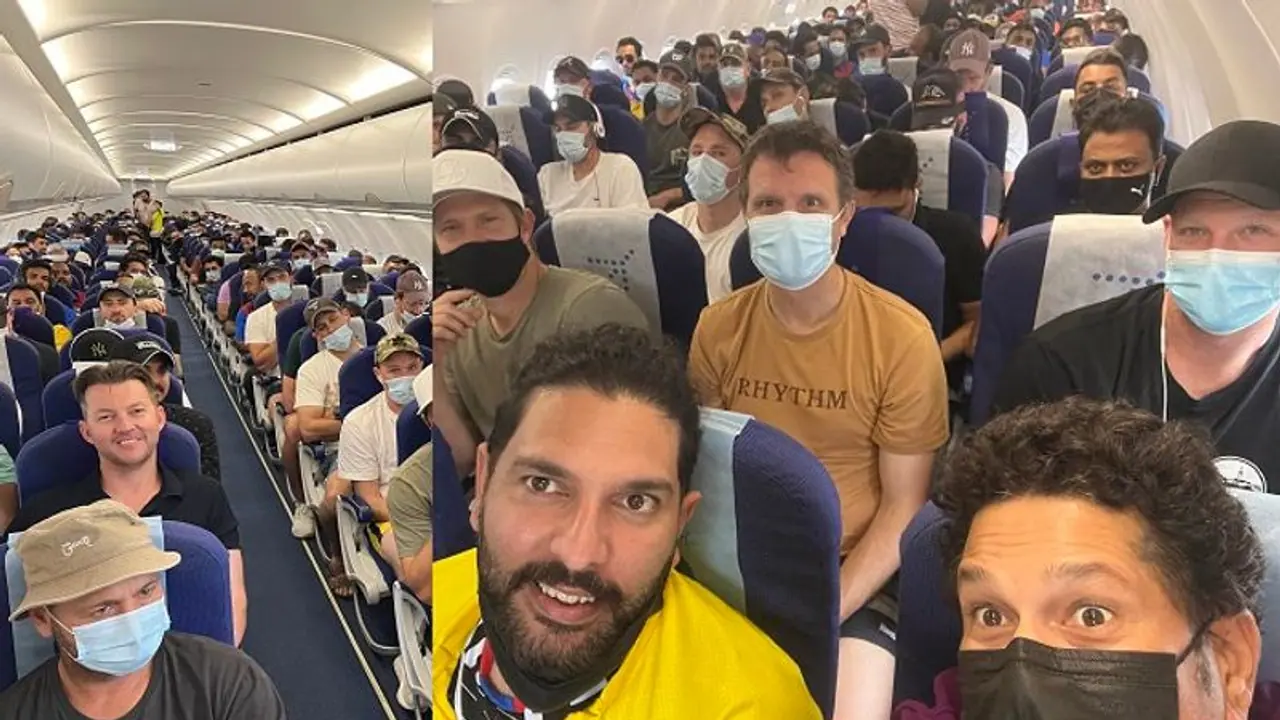 Road Safety Cricket ಫೋಟೋ ಹಂಚಿ ಮಿಲಿಯನ್ ಡಾಲರ್ ಪ್ರಶ್ನೆ ಕೇಳಿದ ತೆಂಡುಲ್ಕರ್, ಫ್ಯಾನ್ಸ್ ತಬ್ಬಿಬ್ಬು! Road Safety Cricket ಫೋಟೋ ಹಂಚಿ ಮಿಲಿಯನ್ ಡಾಲರ್ ಪ್ರಶ್ನೆ ಕೇಳಿದ ತೆಂಡುಲ್ಕರ್, ಫ್ಯಾನ್ಸ್ ತಬ್ಬಿಬ್ಬು!