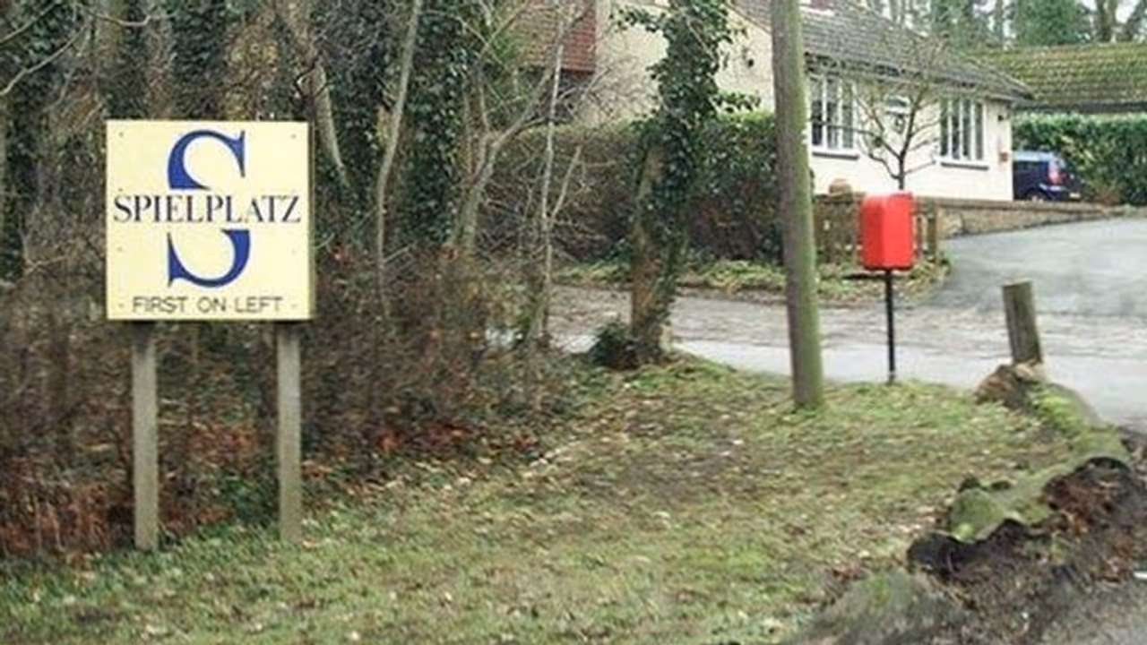 90 ஆண்டுகளாக மாறாத பண்பாடு நிர்வாணமாக வாழும் கிராம மக்கள்..!! 90 ஆண்டுகளாக மாறாத பண்பாடு நிர்வாணமாக வாழும் கிராம மக்கள்..!!