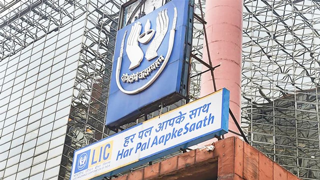 LIC की इस स्कीम में सिर्फ एक बार लगाएं पैसा, जिंदगीभर नहीं रहेगी पेंशन की टेंशन LIC की इस स्कीम में सिर्फ एक बार लगाएं पैसा, जिंदगीभर नहीं रहेगी पेंशन की टेंशन