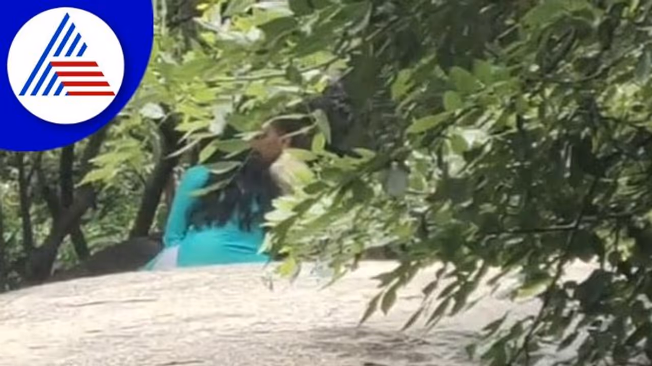 Kolara; ಅಂತರಗಂಗೆ ಪವಿತ್ರತೆಯನ್ನು ಹಾಳು ಮಾಡ್ತಿರುವ ಯುವಕ ಯುವತಿಯರು Kolara; ಅಂತರಗಂಗೆ ಪವಿತ್ರತೆಯನ್ನು ಹಾಳು ಮಾಡ್ತಿರುವ ಯುವಕ ಯುವತಿಯರು