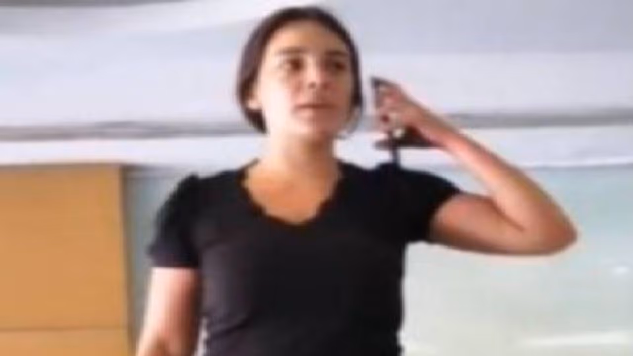 സ്വന്തം പണം പിൻവലിക്കണം, ബാങ്ക് ജീവനക്കാരെ തോക്കിൻമുനയിൽ നിർത്തി യുവതി