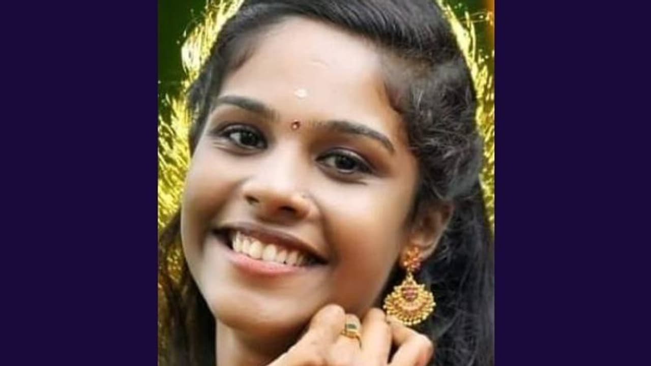 കൊല്ലത്ത് യുവ അഭിഭാഷക തൂങ്ങിമരിച്ച നിലയിൽ: ഗാര്‍ഹിക പീഡനം മൂലമുള്ള മരണമെന്ന് കുടുംബം 