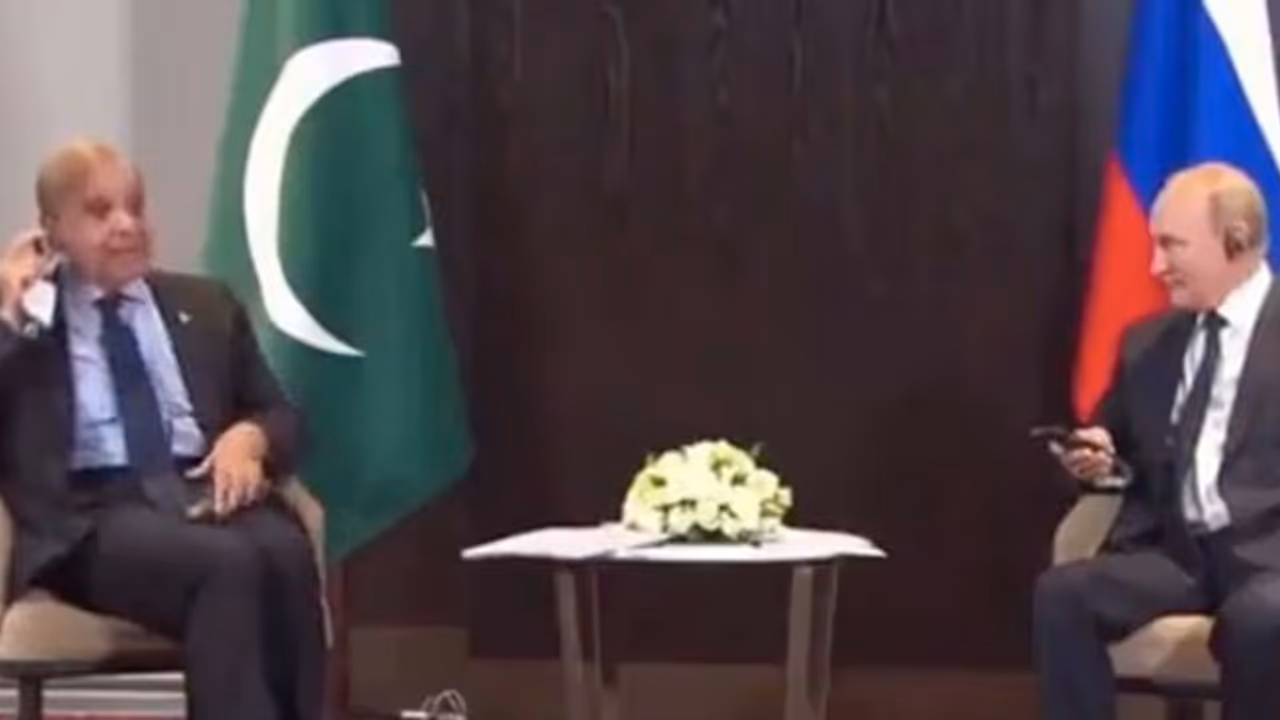 SCO summit 2022பாகிஸ்தான் பிரதமருக்கு இப்படி ஒரு அவமானமா ! சிரிப்பை அடக்கமுடியாமல் சிரித்த ரஷ்ய அதிபர் புதின் SCO summit 2022பாகிஸ்தான் பிரதமருக்கு இப்படி ஒரு அவமானமா ! சிரிப்பை அடக்கமுடியாமல் சிரித்த ரஷ்ய அதிபர் புதின்