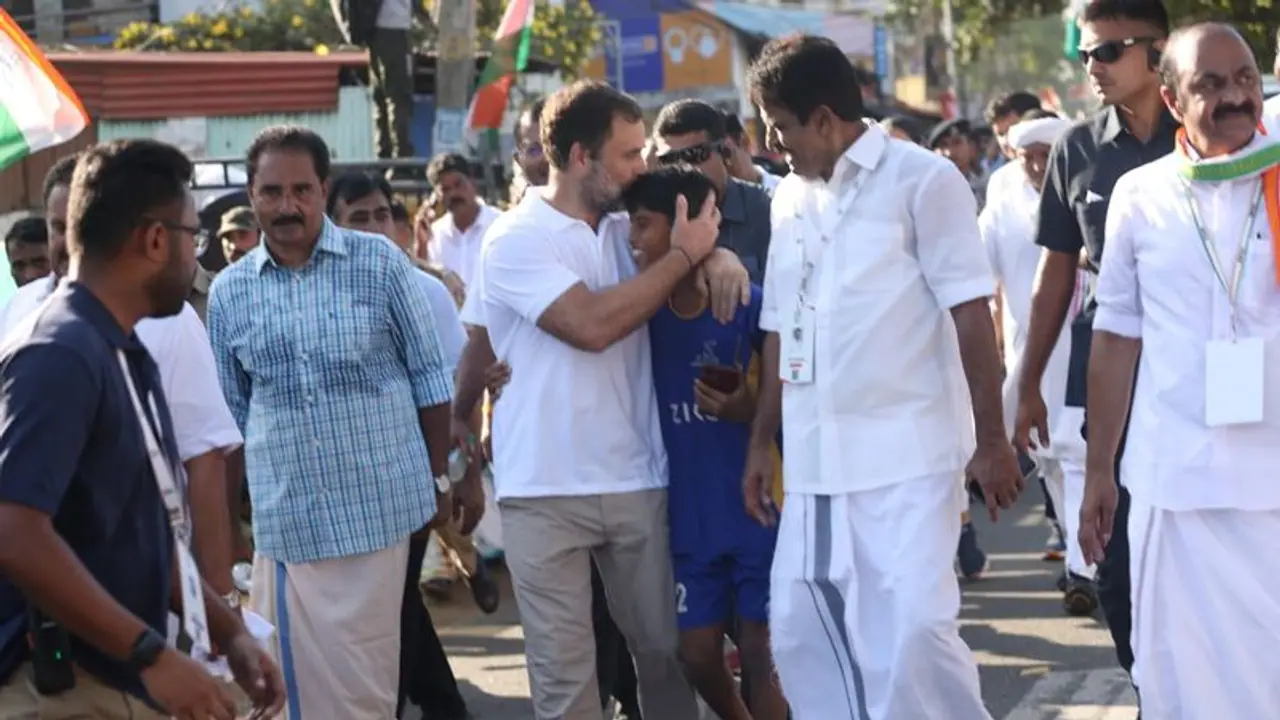 Bharat Jodo:கொல்லத்தில் பாரத் ஜோடோ யாத்ராவுக்கு கேட்ட நன்கொடை கொடுக்காததால் கடைக்காரரை தாக்கியதால் பரபரப்பு!! Bharat Jodo:கொல்லத்தில் பாரத் ஜோடோ யாத்ராவுக்கு கேட்ட நன்கொடை கொடுக்காததால் கடைக்காரரை தாக்கியதால் பரபரப்பு!!