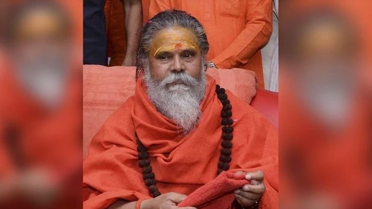 करोड़ों के जेवरात, कैश, कुंतलों देसी घी...जानिए महंत नरेंद्र गिरी के कमरे से और क्या क्या मिला