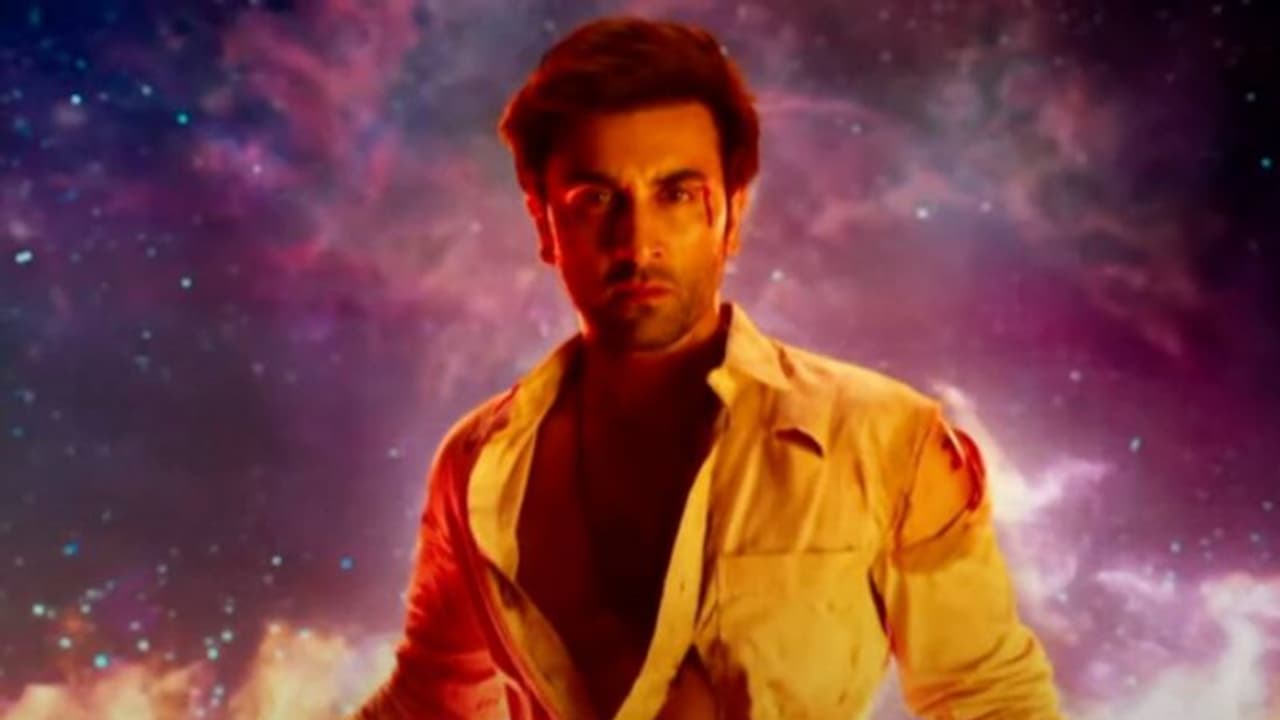 ബോളിവുഡിനെ കരകയറ്റി 'ബ്രഹ്മാസ്ത്ര', 300 കോടി കടന്ന് ആഗോളതലത്തില് കളക്ഷനില് ഒന്നാമത് ബോളിവുഡിനെ കരകയറ്റി 'ബ്രഹ്മാസ്ത്ര', 300 കോടി കടന്ന് ആഗോളതലത്തില് കളക്ഷനില് ഒന്നാമത്