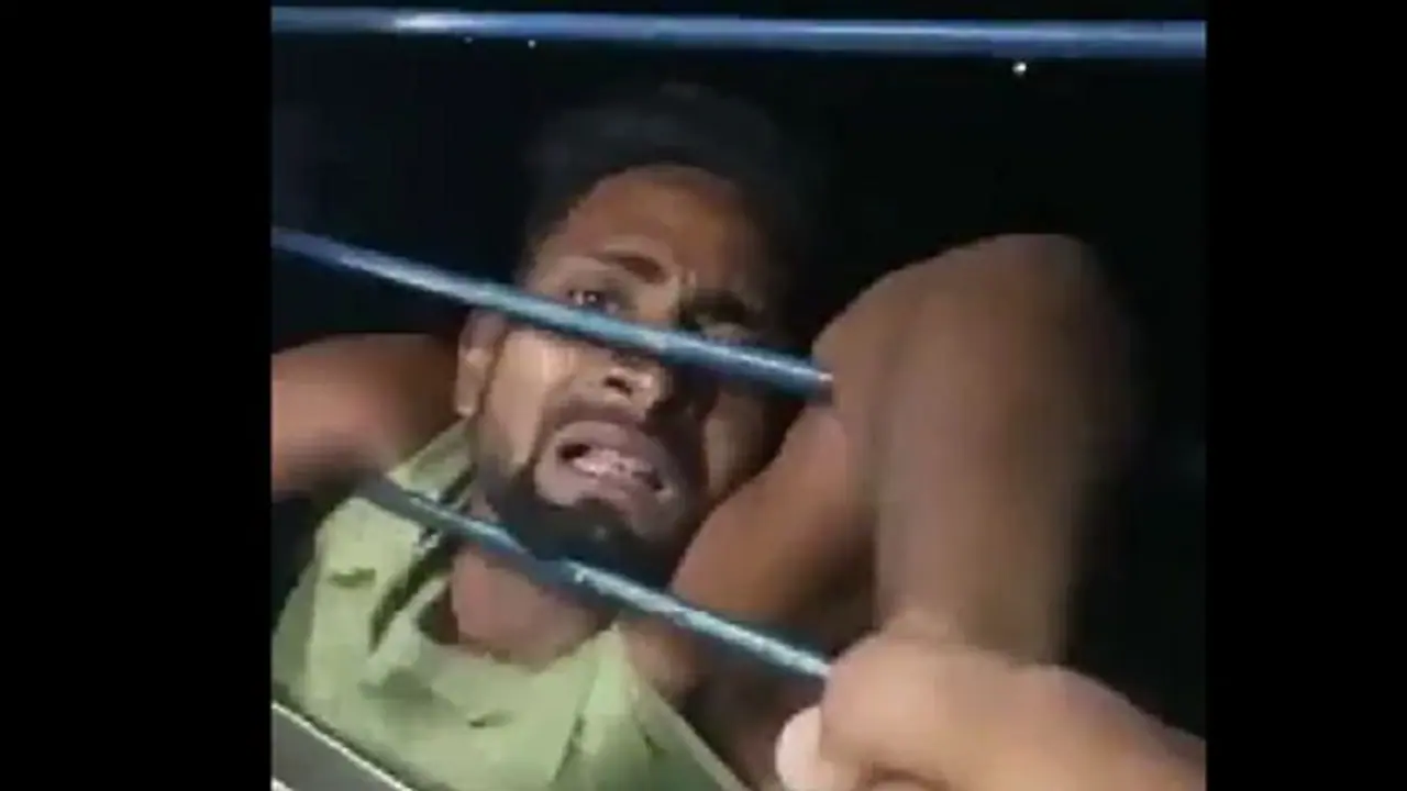 என்னய விட்றாதிங்க..! பயணிகளிடம் கெஞ்சிய திருடன் ! பீகாரில் ஓடும் ரயிலில் 10கி.மீ ஜன்னலில் தொங்கி பயணம்