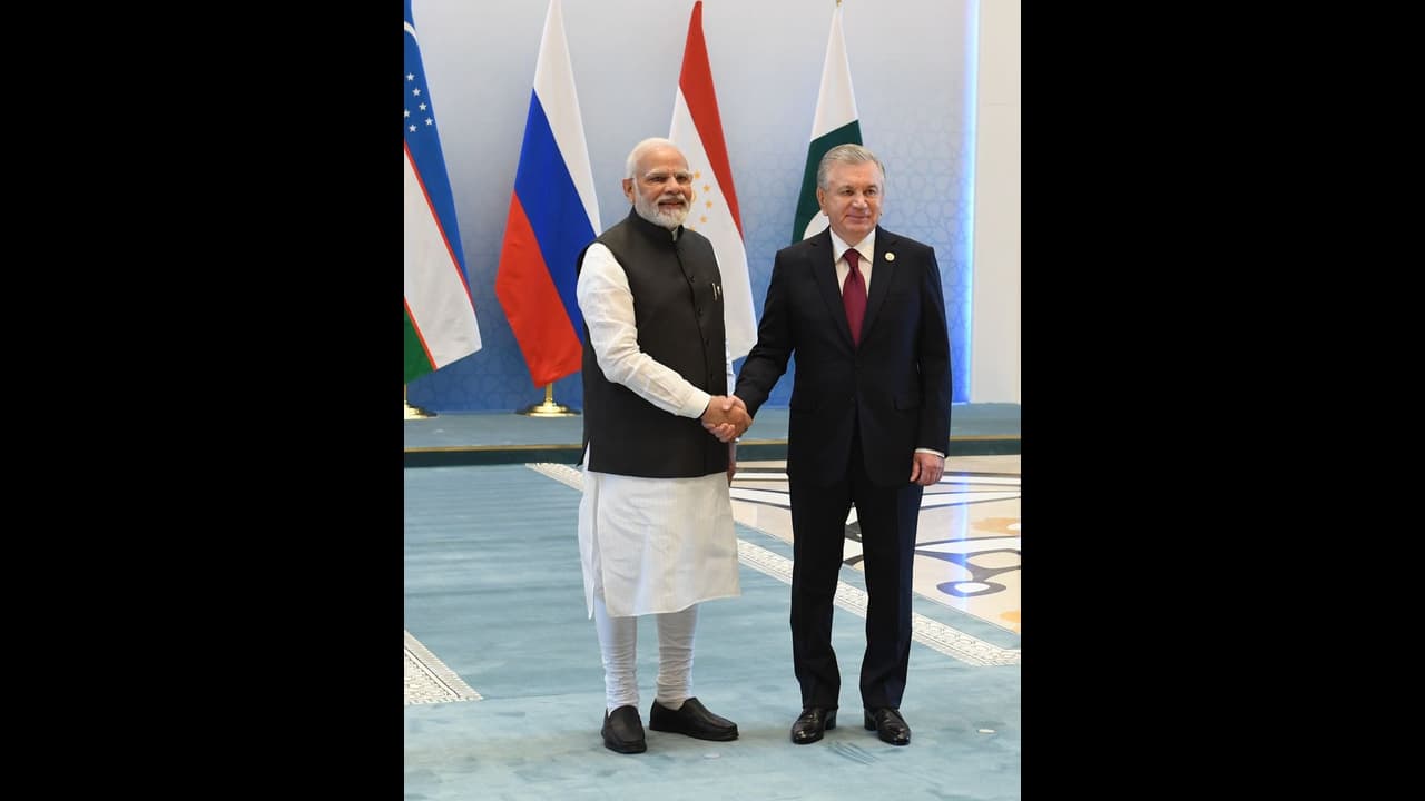 SCO summit 2022: மக்களை மையமாகக் கொண்ட வளர்ச்சியில் இந்தியா கவனம்: ஷாங்காய் மாநாட்டில் பிரதமர் மோடி பேச்சு SCO summit 2022: மக்களை மையமாகக் கொண்ட வளர்ச்சியில் இந்தியா கவனம்: ஷாங்காய் மாநாட்டில் பிரதமர் மோடி பேச்சு