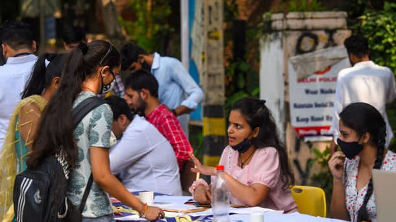 यहां देखिए CUET में शामिल 90 विश्वविद्यालयों की लिस्ट, UG के लिए इन्हीं में करना होगा आवेदन यहां देखिए CUET में शामिल 90 विश्वविद्यालयों की लिस्ट, UG के लिए इन्हीं में करना होगा आवेदन