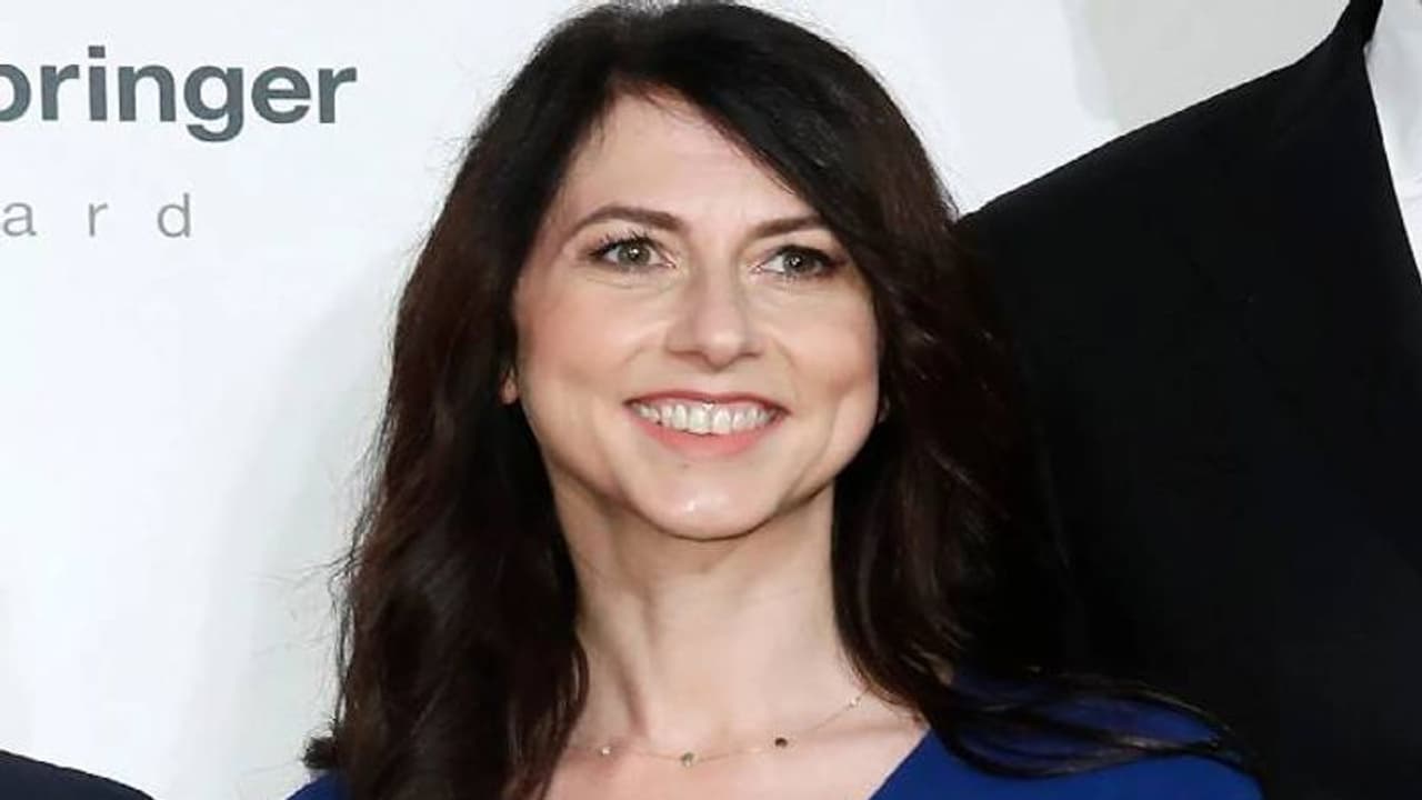 500 കോടിയോളം മൂല്യമുള്ള വീടുകൾ ദാനം ചെയ്ത് ജെഫ് ബെസോസിന്റെ മുൻഭാര്യ 500 കോടിയോളം മൂല്യമുള്ള വീടുകൾ ദാനം ചെയ്ത് ജെഫ് ബെസോസിന്റെ മുൻഭാര്യ