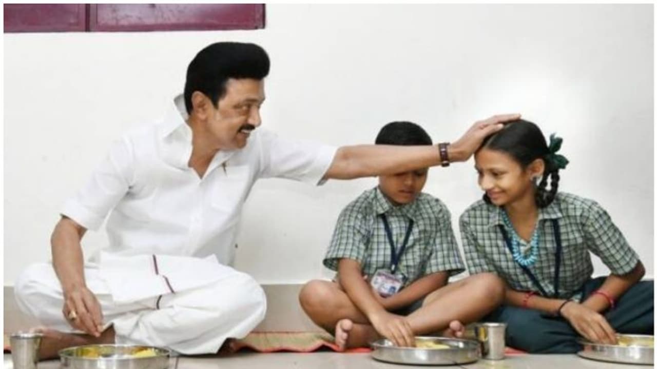 அனைத்து அரசு தொடக்கப் பள்ளிகளிலும் காலை உணவுத் திட்டம்... சட்டப்பேரவையில் மு.க.ஸ்டாலின் அறிவிப்பு!! அனைத்து அரசு தொடக்கப் பள்ளிகளிலும் காலை உணவுத் திட்டம்... சட்டப்பேரவையில் மு.க.ஸ்டாலின் அறிவிப்பு!!