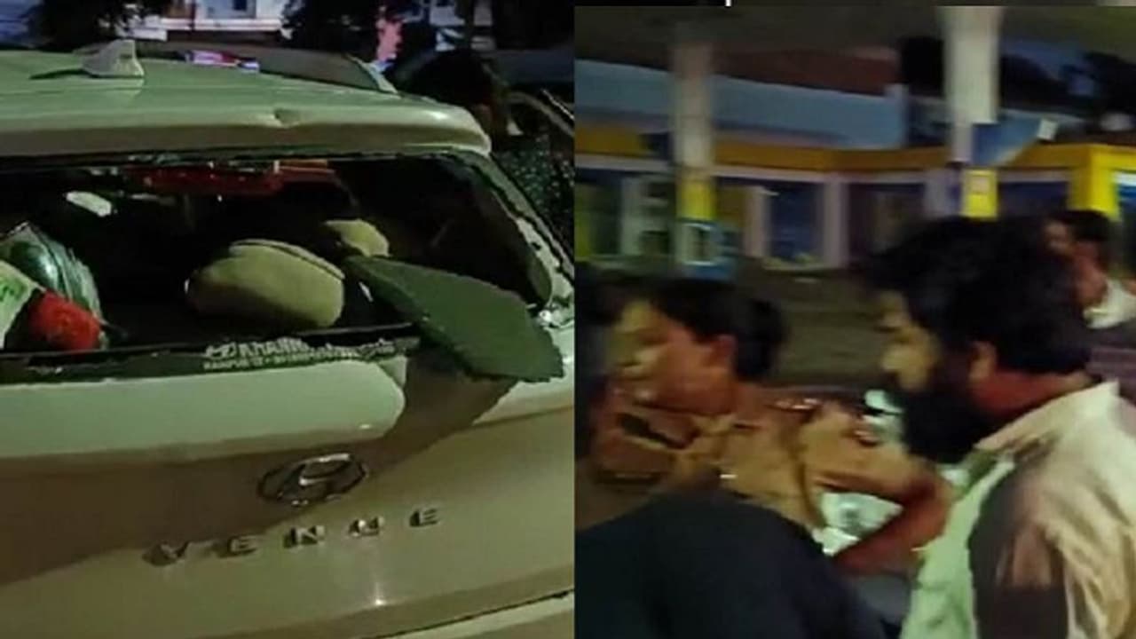 प्रेमी के लिए 2 प्रेमिकाओं के बीच हुआ खतरनाक गैंगवार, 17 युवकों के खिलाफ दर्ज हुआ मुकदमा प्रेमी के लिए 2 प्रेमिकाओं के बीच हुआ खतरनाक गैंगवार, 17 युवकों के खिलाफ दर्ज हुआ मुकदमा