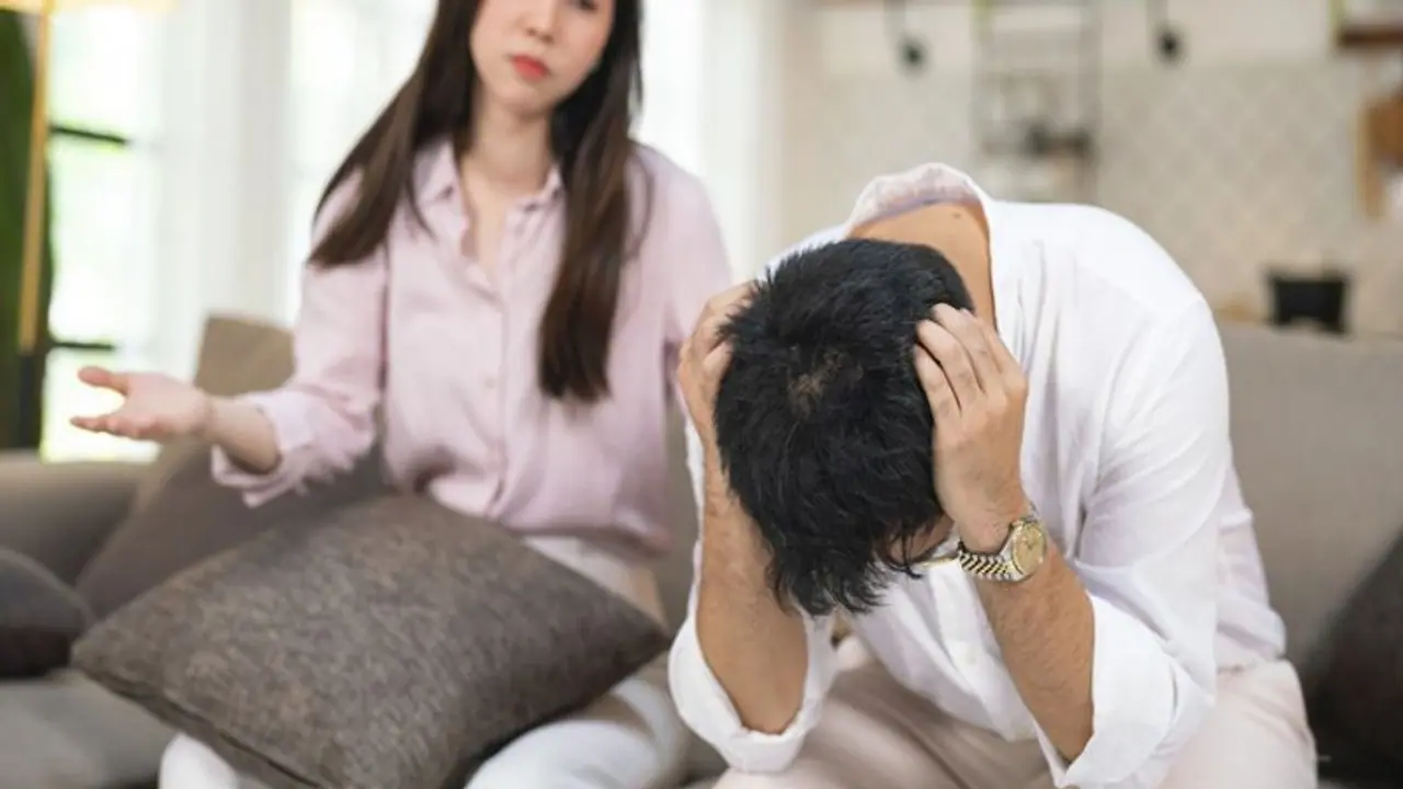 கணவரிடம் சண்டை போட்ட பிறகு 'இந்த' விஷயங்களை ஒருபோதும் சொல்லாதீங்க.. அவ்வளவுதா சொல்லுவ..