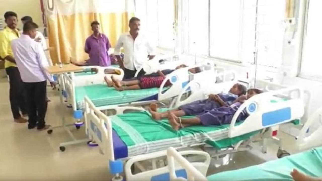 ಮಂಡ್ಯದಲ್ಲಿ ಬಿಸಿಯೂಟ ಸೇವಿಸಿದ 29 ವಿದ್ಯಾರ್ಥಿಗಳು ಅಸ್ವಸ್ಥ: ಆಸ್ಪತ್ರೆಗೆ ದಾಖಲು ಮಂಡ್ಯದಲ್ಲಿ ಬಿಸಿಯೂಟ ಸೇವಿಸಿದ 29 ವಿದ್ಯಾರ್ಥಿಗಳು ಅಸ್ವಸ್ಥ: ಆಸ್ಪತ್ರೆಗೆ ದಾಖಲು