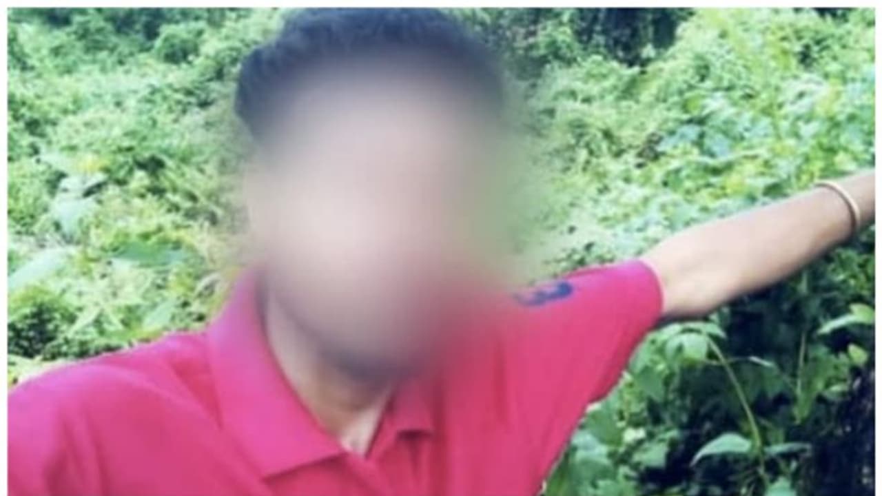 യുവാവ് തേയിലത്തോട്ടത്തിൽ മരിച്ച നിലയിൽ;മതപരിവർത്തനത്തിന് നിർബന്ധിച്ചു, പിന്നിൽ കാമുകിയുടെ കുടുംബമെന്നും ആരോപണം
