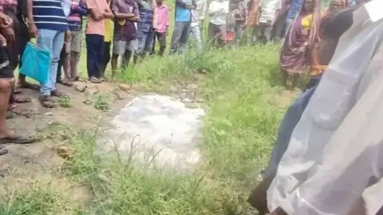 मौत के 44 दिन बाद होगा पोस्टमार्टम, पिता ने बेटी के शव को नमक के गड्डे में दफना कर रखा