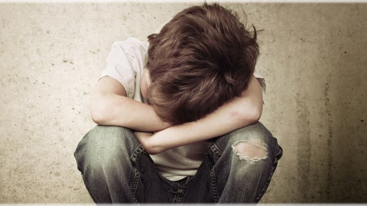 मोबाइल का लालच देकर 7 साल के बच्चे को बनाया हवस का शिकार, पुलिस ने भी दिखाई बेरुखी मोबाइल का लालच देकर 7 साल के बच्चे को बनाया हवस का शिकार, पुलिस ने भी दिखाई बेरुखी