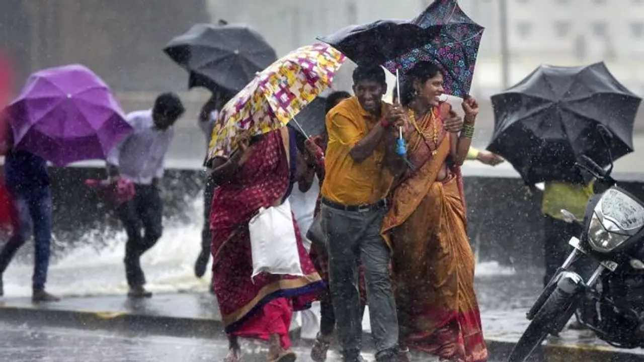 Heavy rains in Mumbai leave Twitter flooded with memes