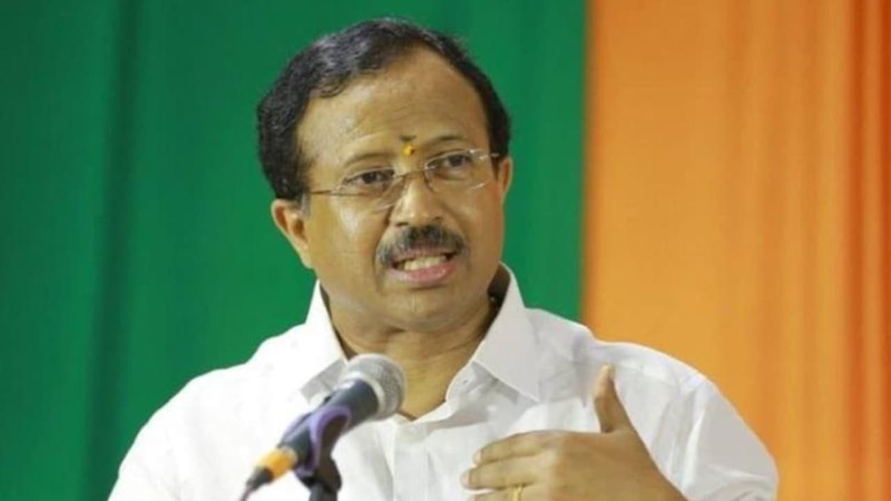 Kerala News HIGHLIGHTS: Case against Asianet reporter: V Muraleedharan says SFI goons run Kerala's Home Dept Kerala News HIGHLIGHTS: Case against Asianet reporter: V Muraleedharan says SFI goons run Kerala's Home Dept