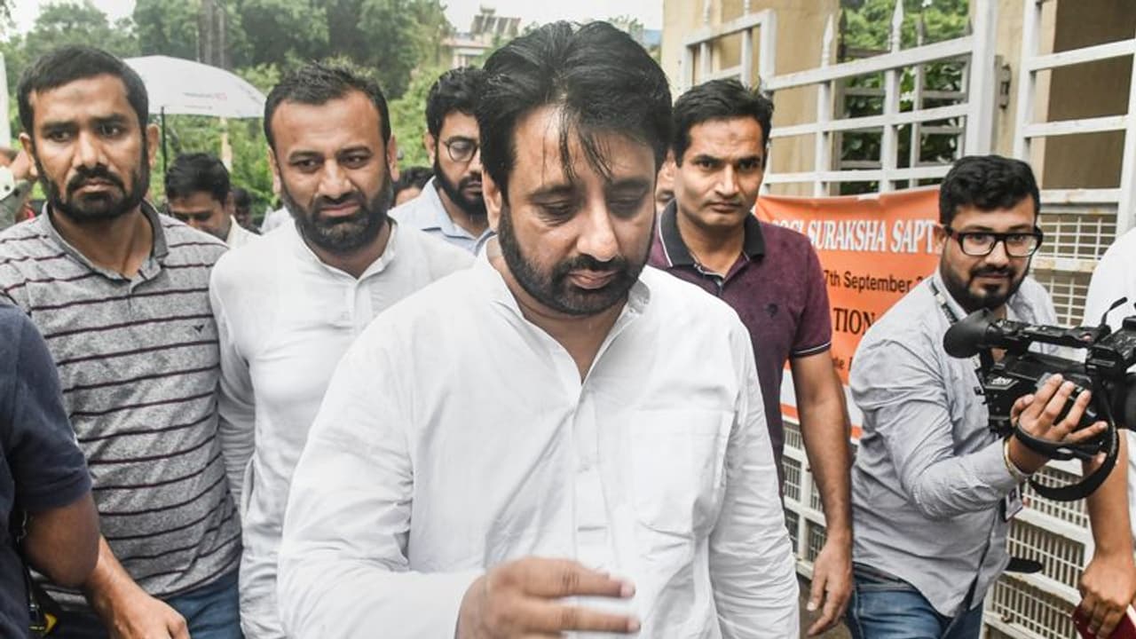 AAP विधायक अमानतुल्ला का बिजनेस पार्टनर भी अरेस्ट, एक करीबी फरार, पढ़िए ACB की छापेमारी के 10 बड़े फैक्ट्स AAP विधायक अमानतुल्ला का बिजनेस पार्टनर भी अरेस्ट, एक करीबी फरार, पढ़िए ACB की छापेमारी के 10 बड़े फैक्ट्स