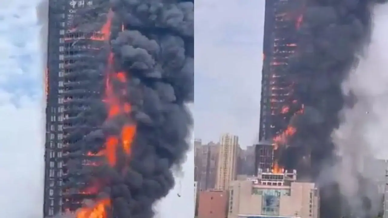 china building:சீனாவில் 42 மாடிக் கட்டிடத்தில் பயங்கர தீ விபத்து !கரும்புகை,விண்ணை முட்டிய தீ பிளம்பு வீடியோ china building:சீனாவில் 42 மாடிக் கட்டிடத்தில் பயங்கர தீ விபத்து !கரும்புகை,விண்ணை முட்டிய தீ பிளம்பு வீடியோ