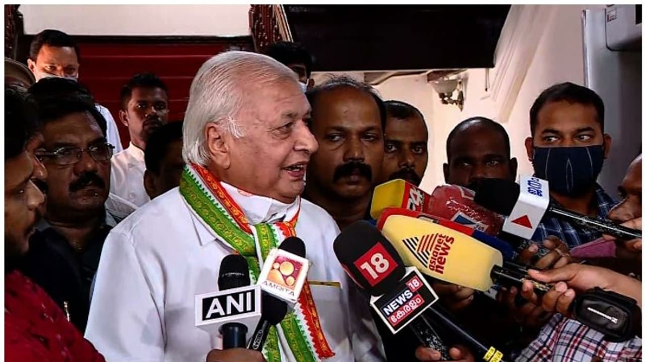 Kerala guv vs CM row: ஆர்எஸ்எஸ் தலைவரை சந்தித்த பின்னர் ஆடியோவை வெளியிட்ட கேரள ஆளுநர்!!