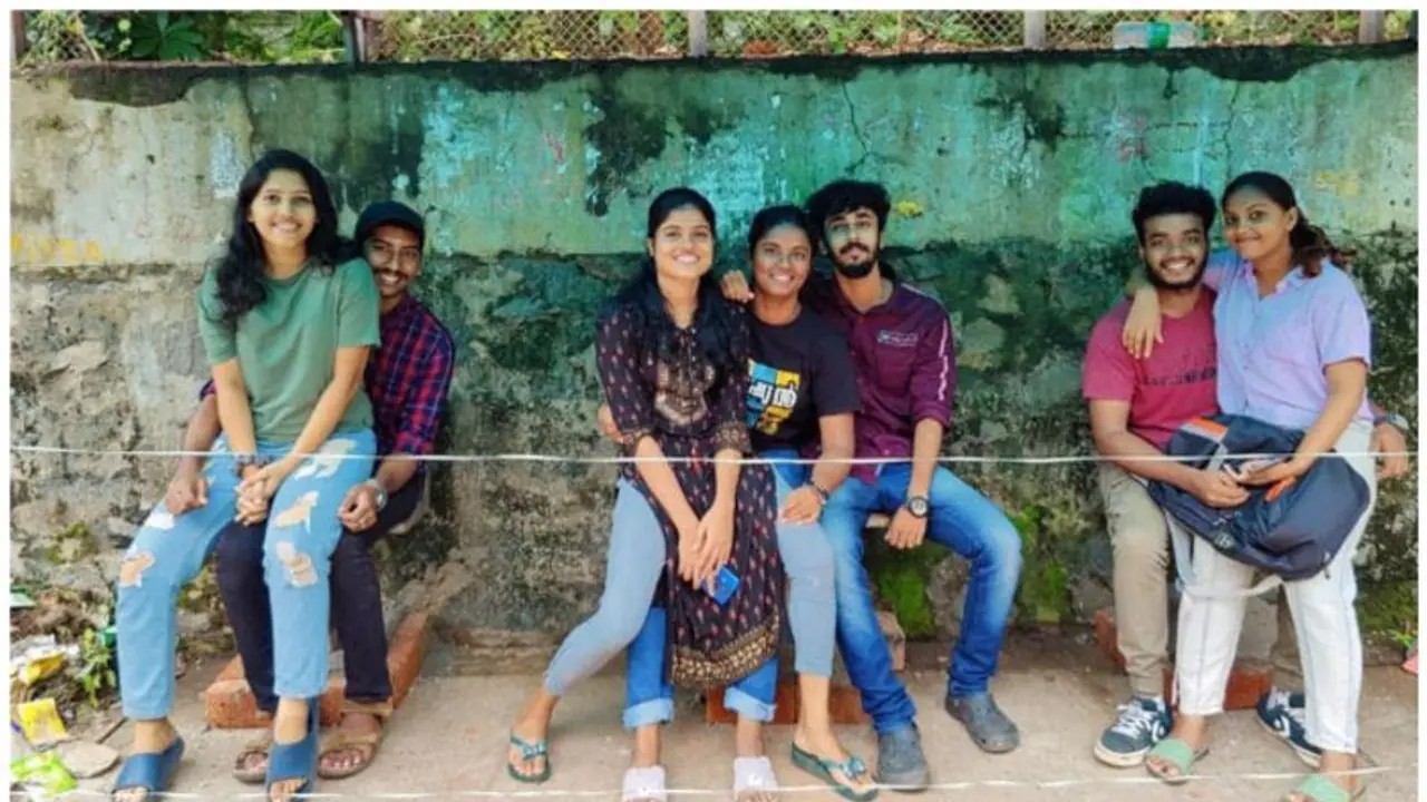 కేరళ బస్టాండ్లో ఒడిలో కూర్చునే వివాదం.. మళ్లీ నిర్మించిన బస్టాండ్ కేరళ బస్టాండ్లో ఒడిలో కూర్చునే వివాదం.. మళ్లీ నిర్మించిన బస్టాండ్