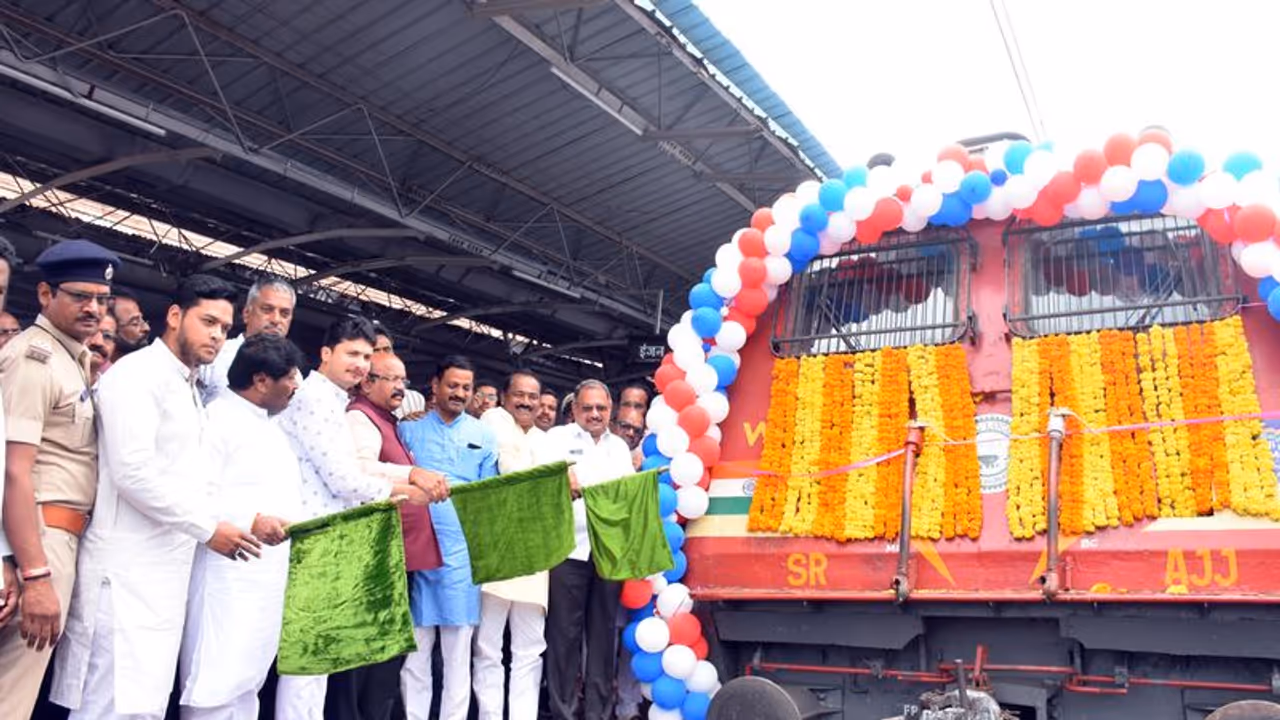 Kalyana Karnataka : ಕಲಬುರಗಿ ಕೊಲ್ಹಾಪುರ ಎಕ್ಸ್‌ಪ್ರೆಸ್‌ ರೈಲಿಗೆ ಚಾಲನೆ