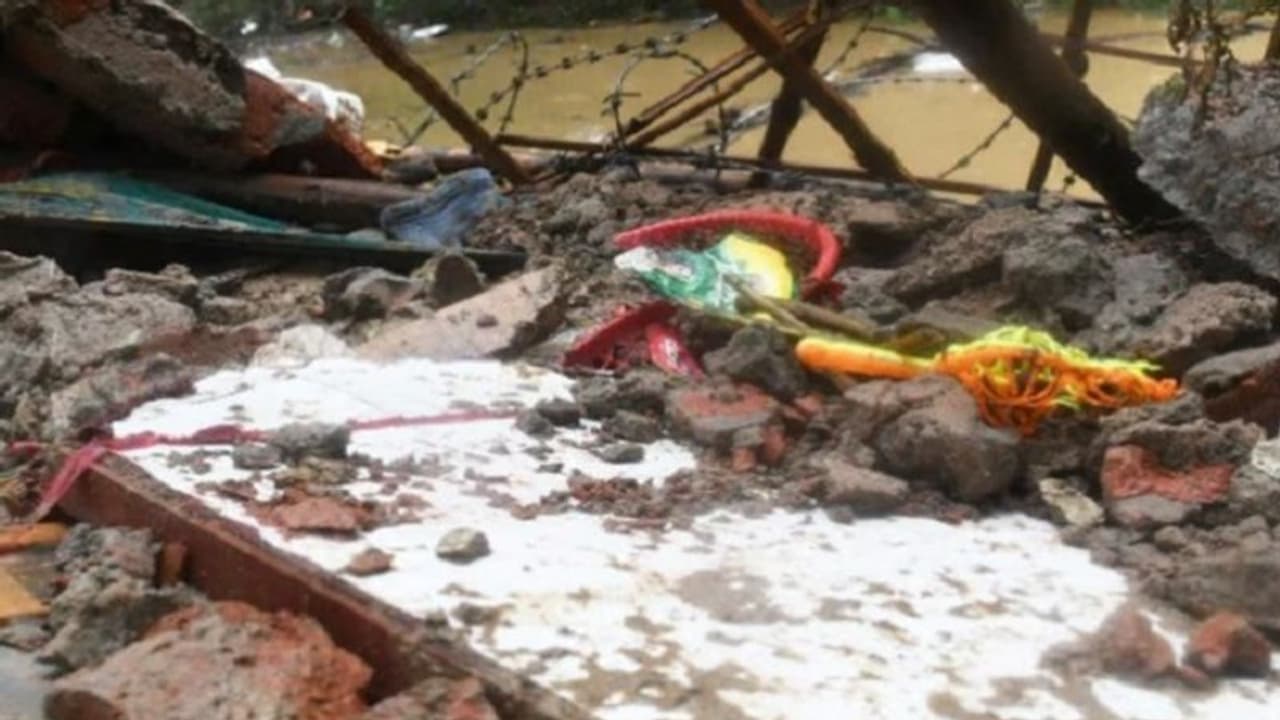 लखनऊ: रेस्क्यू के दौरान SDRF टीम को दिखा दिल दहला देने वाला नजारा, परिवार के 9 लोगों की हादसे में हुई थी मौत लखनऊ: रेस्क्यू के दौरान SDRF टीम को दिखा दिल दहला देने वाला नजारा, परिवार के 9 लोगों की हादसे में हुई थी मौत