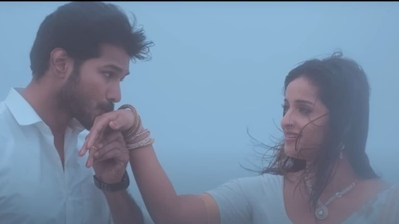 സൗമ്യ മേനോന് നായികയാവുന്ന തെലുങ്ക് ചിത്രം; 'ലെഹരായി' ടീസര് സൗമ്യ മേനോന് നായികയാവുന്ന തെലുങ്ക് ചിത്രം; 'ലെഹരായി' ടീസര്