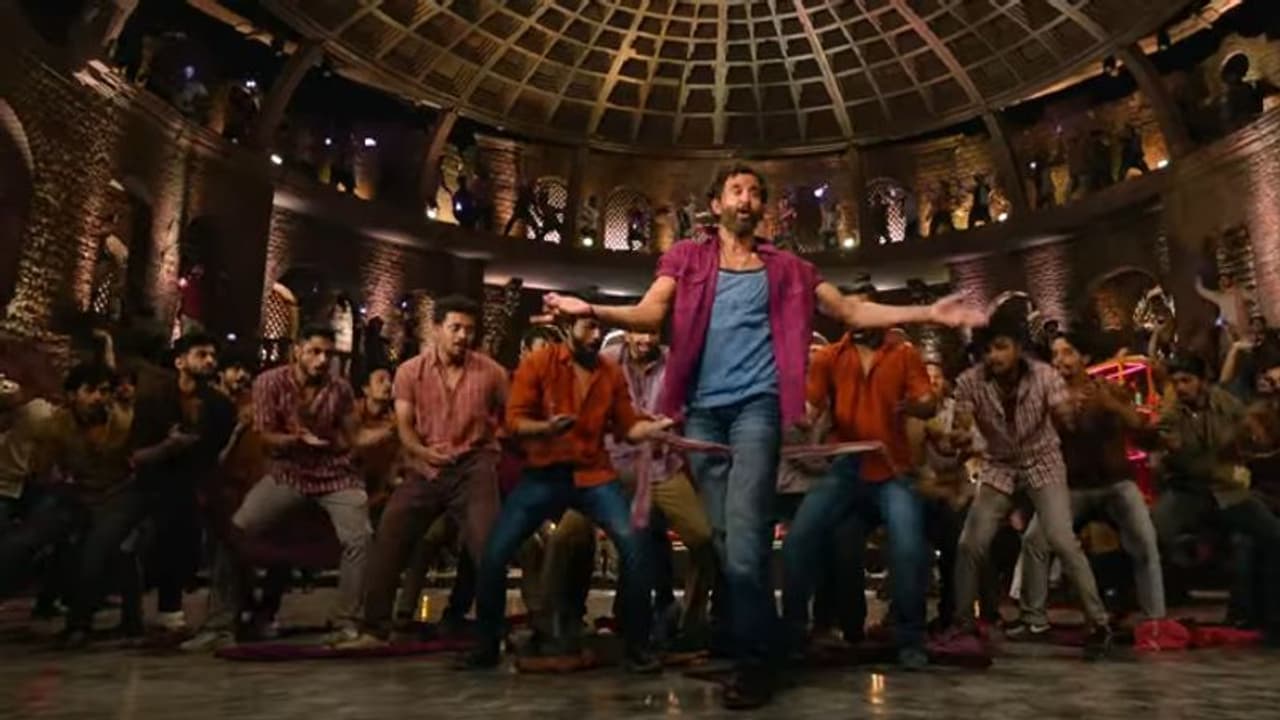 ഹൃത്വിക് റോഷന്റെ 'ആല്ക്കഹോളിയ' ഡാൻസ്, 'വിക്രം വേദ'യിലെ ഗാനം പുറത്ത് ഹൃത്വിക് റോഷന്റെ 'ആല്ക്കഹോളിയ' ഡാൻസ്, 'വിക്രം വേദ'യിലെ ഗാനം പുറത്ത്