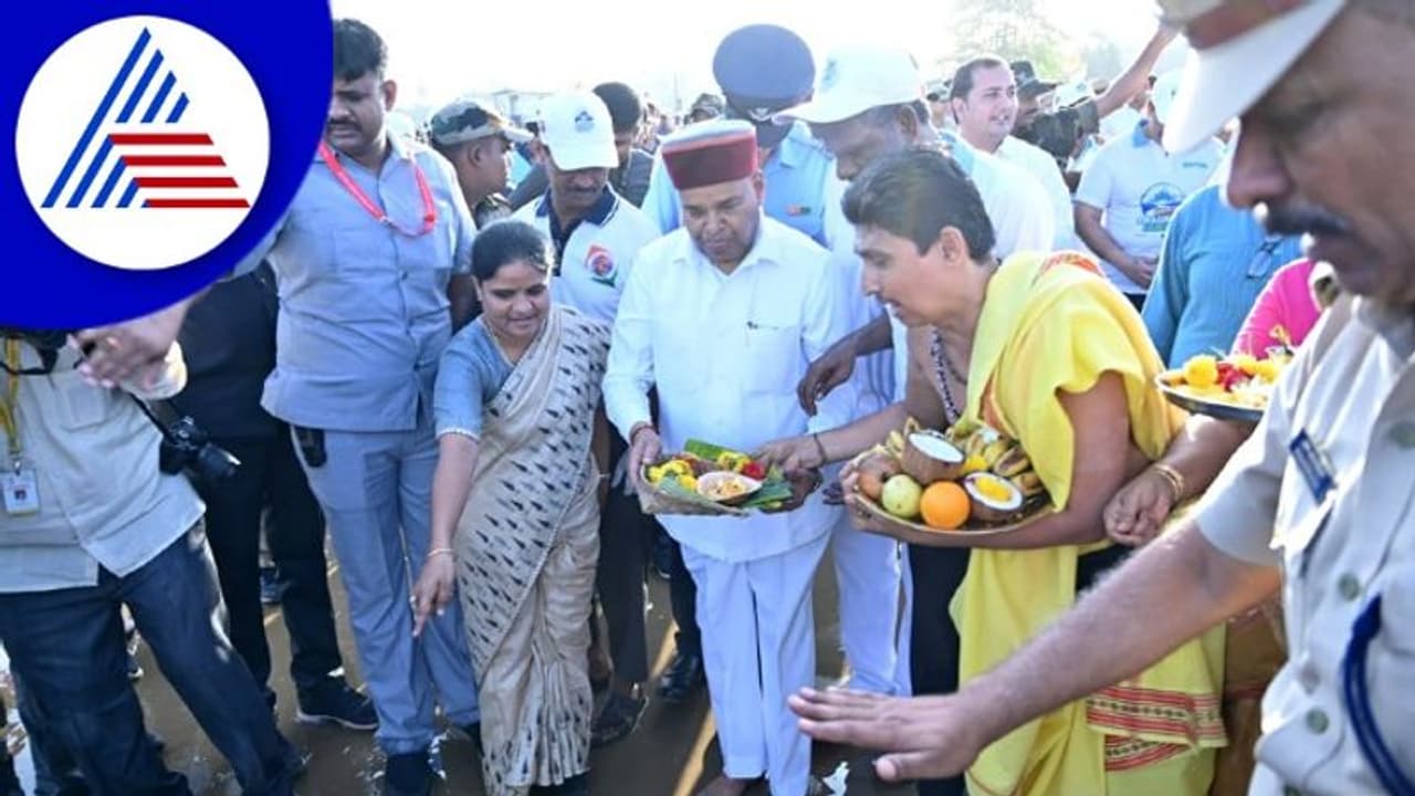 Coastal Cleanup Day; ಕಾರವಾರ ಕಡಲತೀರ ಸ್ವಚ್ಛಗೊಳಿಸಿದ ಗವರ್ನರ್ ಥಾವರಚಂದ್ Coastal Cleanup Day; ಕಾರವಾರ ಕಡಲತೀರ ಸ್ವಚ್ಛಗೊಳಿಸಿದ ಗವರ್ನರ್ ಥಾವರಚಂದ್